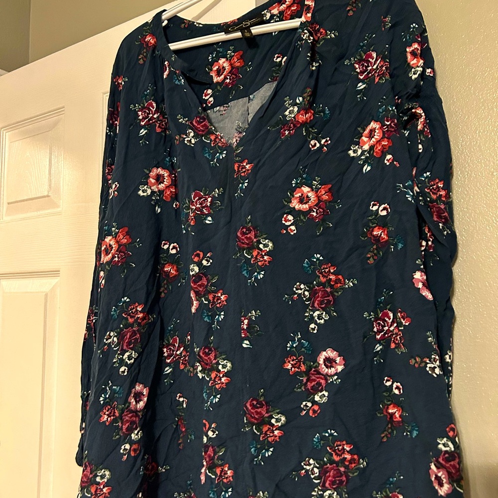Jessica Simpson large mathernity top